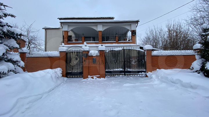 Коттедж 495 м² на участке 15 сот.