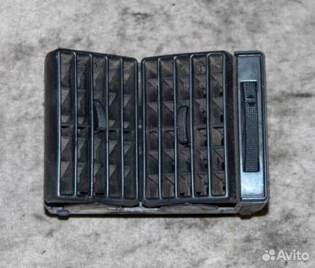 Решетка воздуховода Audi 80 B3 893820901A