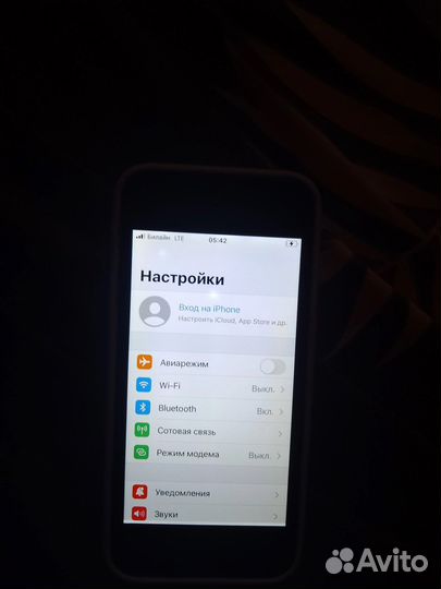 Телефон iPhone SE