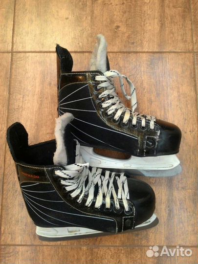 Продам хоккейные коньки мужские