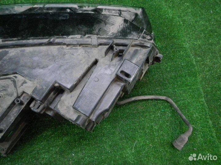 Фара левая Volkswagen Tiguan