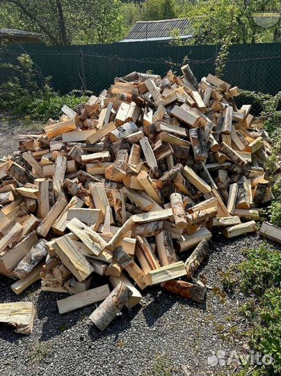 Дрова колотые с укладной в дровник