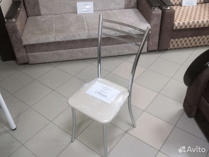 Кухонный стол и стулья