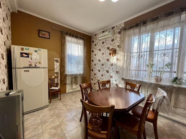 Дом 353,8 м² на участке 7 сот.