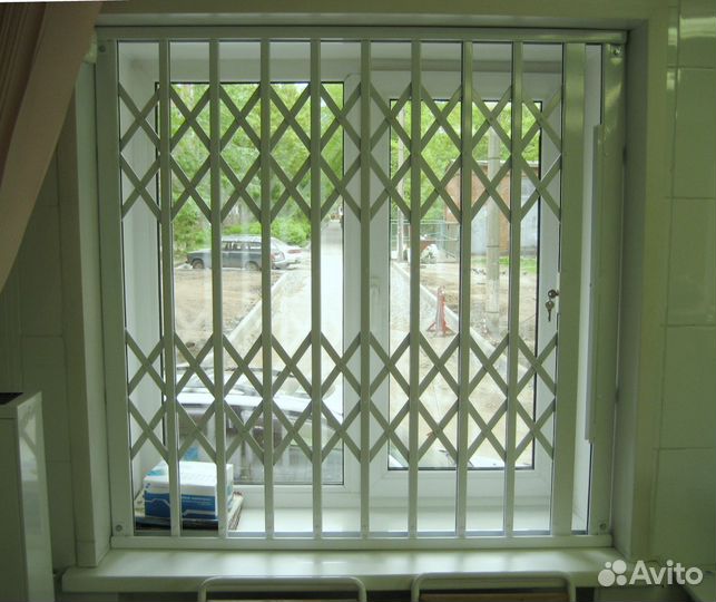 Раздвижные металлические решетки на окна