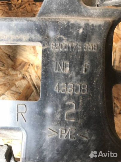 Направляющая заднего бампера правая седан