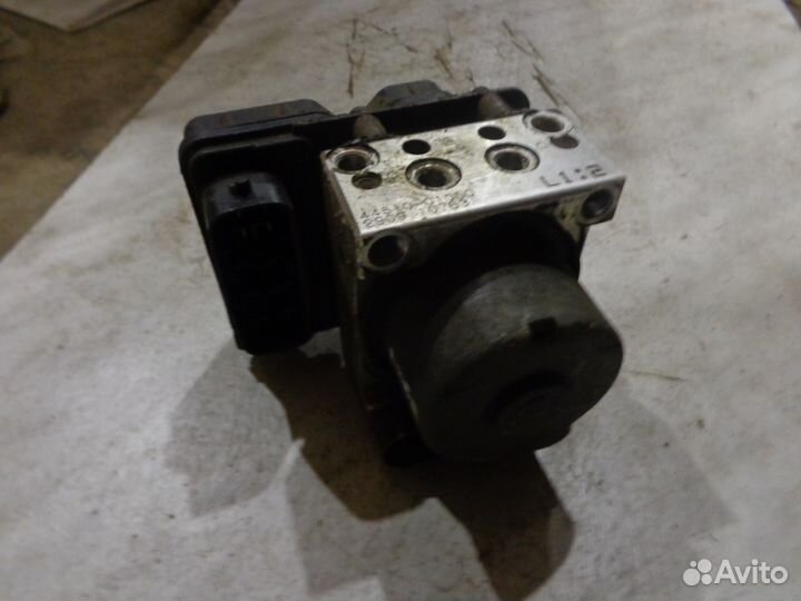 Toyota Voltz 1.8L AT Блок ABS б.у