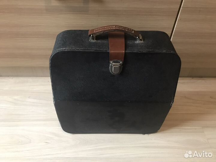 Печатная пишущая машинка