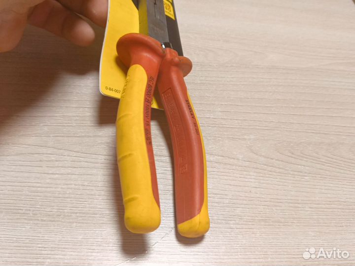 Плоскогубцы Stanley 0-84-007. Диэлектрик. 1000вт
