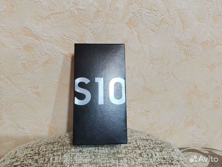 Samsung Galaxy S10, 8/128 ГБ