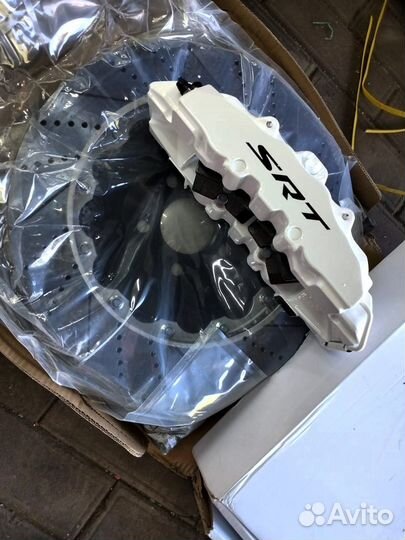 Тормозная система на dodge 8 ми поршневая Brembo