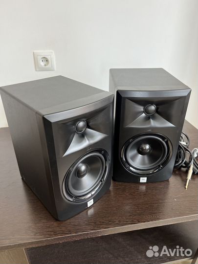 Студийные мониторы JBL LSR 305