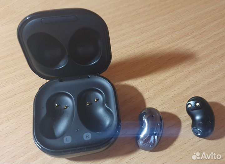 Беспроводные наушники Samsung Galaxy Buds Live