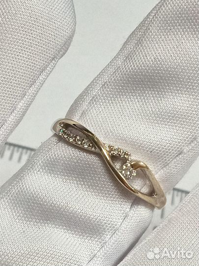 Золотое кольцо с камнем 17,5р