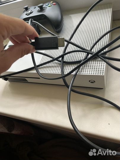 Игровая консоль Microsoft Xbox one s (+ геймпад )