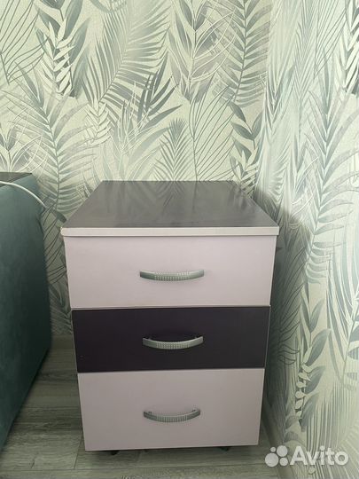 Тумба прикроватная выкатная с ящиками