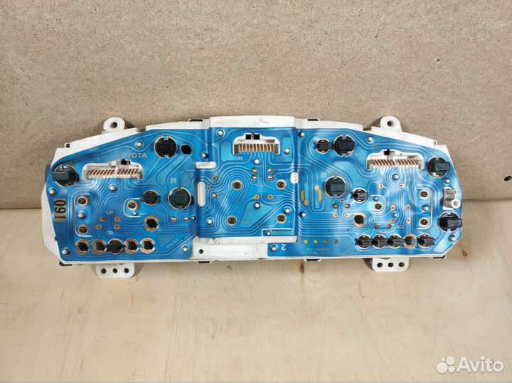 Щиток приборов Toyota Carina E