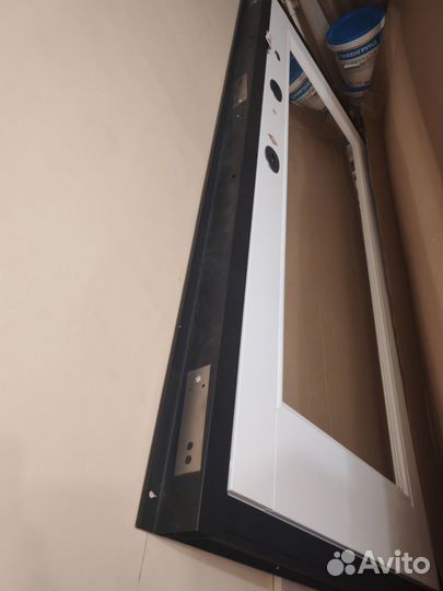Дверь входная металлическая с зеркалом новая