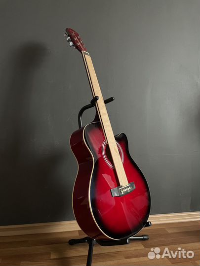 Красная акустическая гитара Elitaro