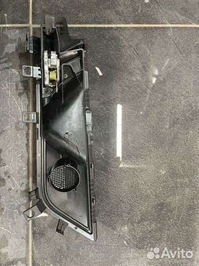 Внутреняя ручка двери правая Шкода Рапид