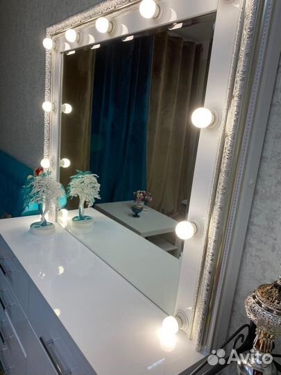 Столик косметолога