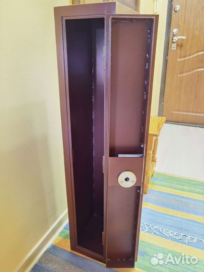 Самодельный железный шкаф (сейф) с замком