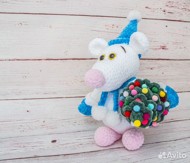 Мышка с ёлочкой - вязаная игрушка