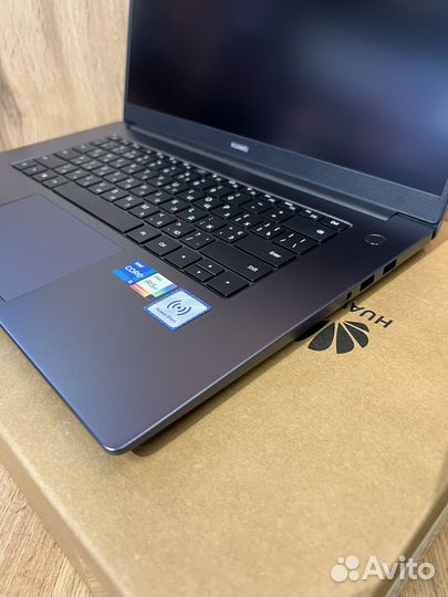 Ноутбук Huawei MateBook B3-520