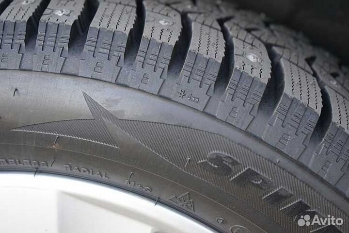 Bridgestone Blizzak Spike-02 245/40 R19 98T