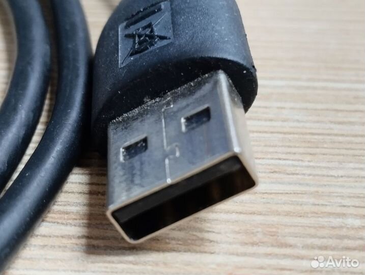 Кабель с разъемами USB 2.0 и Micro-B