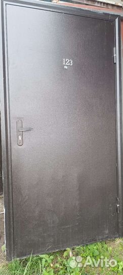 Продается входная металическая дверь б/у