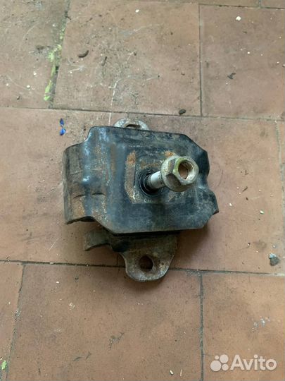 Подушка двигателя 1JZ Crown 141