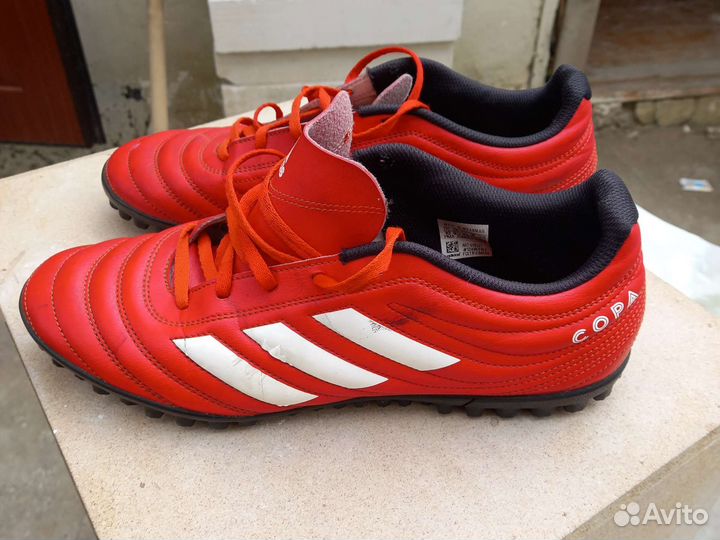 Футбольные кроссовки adidas