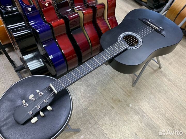 Гитара чёрная с широким грифом