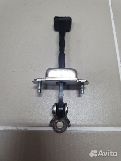 Ограничитель двери задней Subaru XV G24