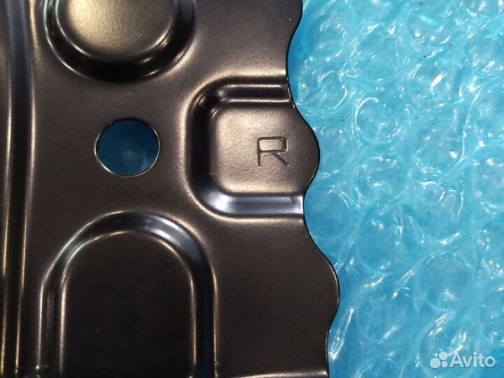 Крепление суппорта Ленд Крузер 200 правое 15-21