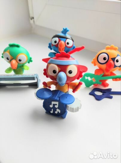 Киндер макси попугаи