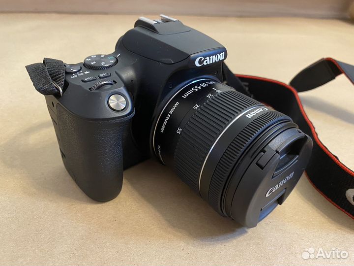 Зеркальный фотоаппарат canon 250d 18-55 kit