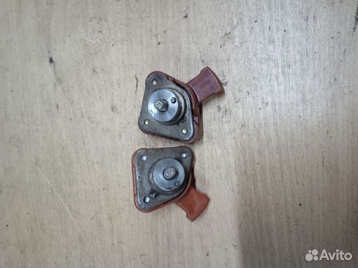 Бегунок зажигания (трамблёра) BMW 7 E32 бмв 7 е32