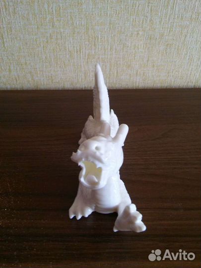 Фарфоровая статуэтка