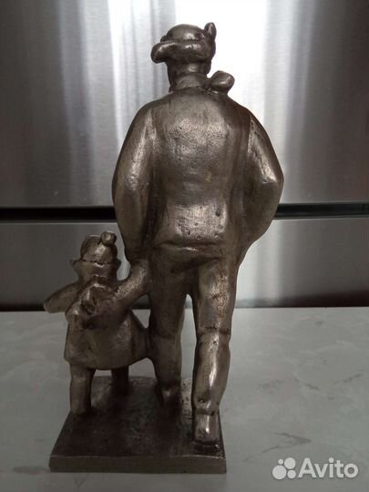 Статуэтка зимняя прогулка СССР редкая