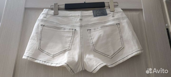 Шорты Colin's и боди Stradivarius