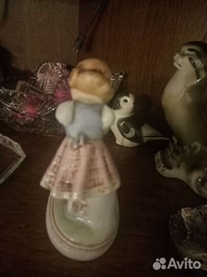 Старинная статуэтка