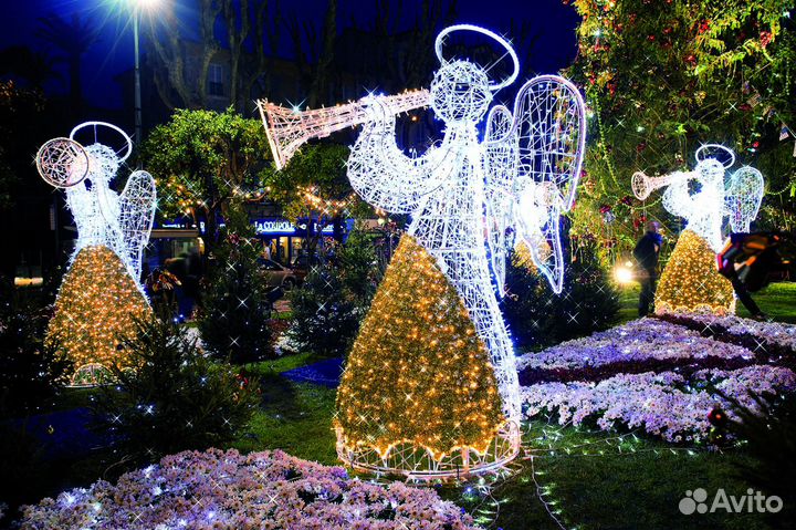 Новогоднее оформление световыми фигурами животных