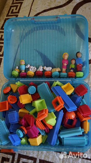 Игольчатый конструктор Battat Bristle Blocks