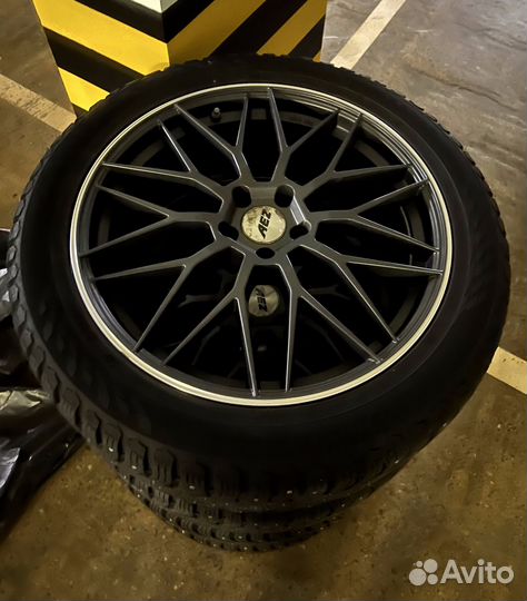 Зимняя резина 255/45 R20 на дисках 5x112,J8,ET35