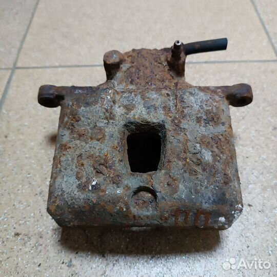 Суппорт передний правый subaru legacy 2