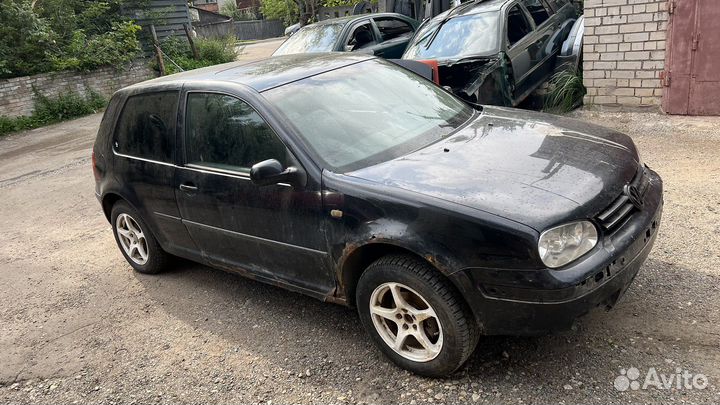 В разборе VW Гольф 4 купэ (1.4л)
