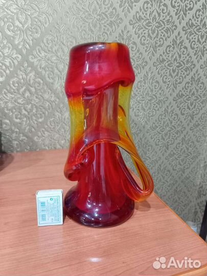 Ваза родничок Красный Май цветное стекло СССР
