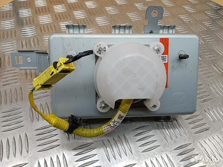 Подушка безопасности пассажирская (в торпедо) Mazd